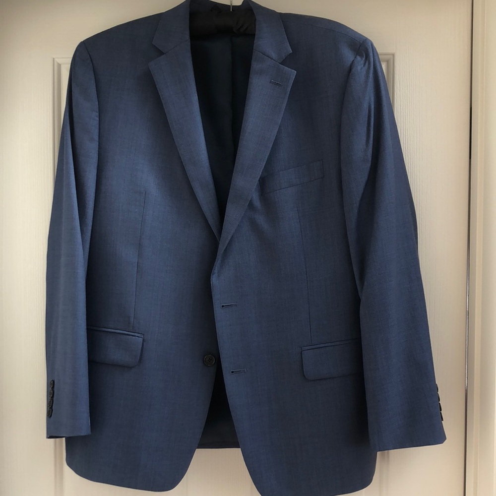 Classic Blue Sport Coat with Notched Lapel and Tailored Fit